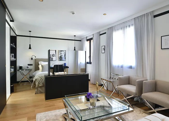 Le Touring 4* Saint-Raphaël